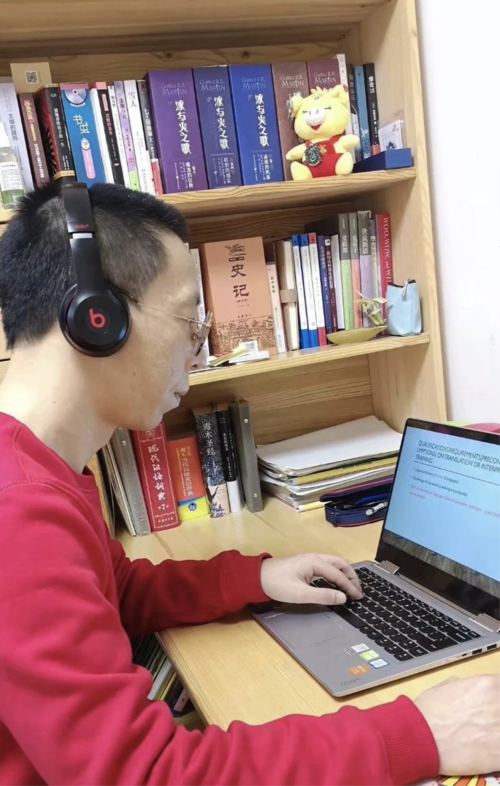 里有1门是用了中国大学mooc资源加上在线直播的形式(计算机辅助翻译)